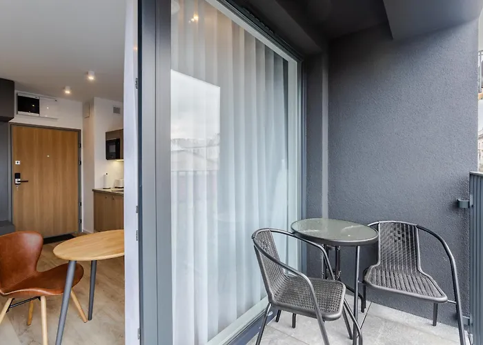 Lägenhet Stylowe Very Berry W Poznaniu Z Parkingiem I Balkonem By Renters *