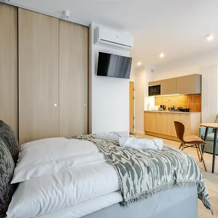 Stylowe Very Berry W Poznaniu Z Parkingiem I Balkonem By Renters Lejlighed