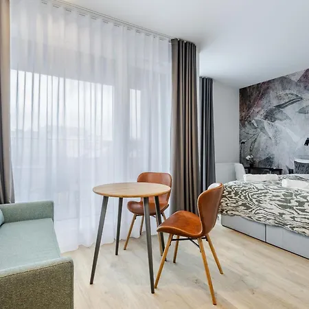 Stylowe Very Berry W Poznaniu Z Parkingiem I Balkonem By Renters Appartement Poznań