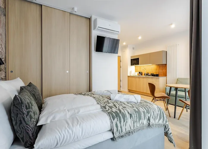 Stylowe Very Berry W Poznaniu Z Parkingiem I Balkonem By Renters 아파트