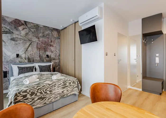 Stylowe Very Berry W Poznaniu Z Parkingiem I Balkonem By Renters 아파트